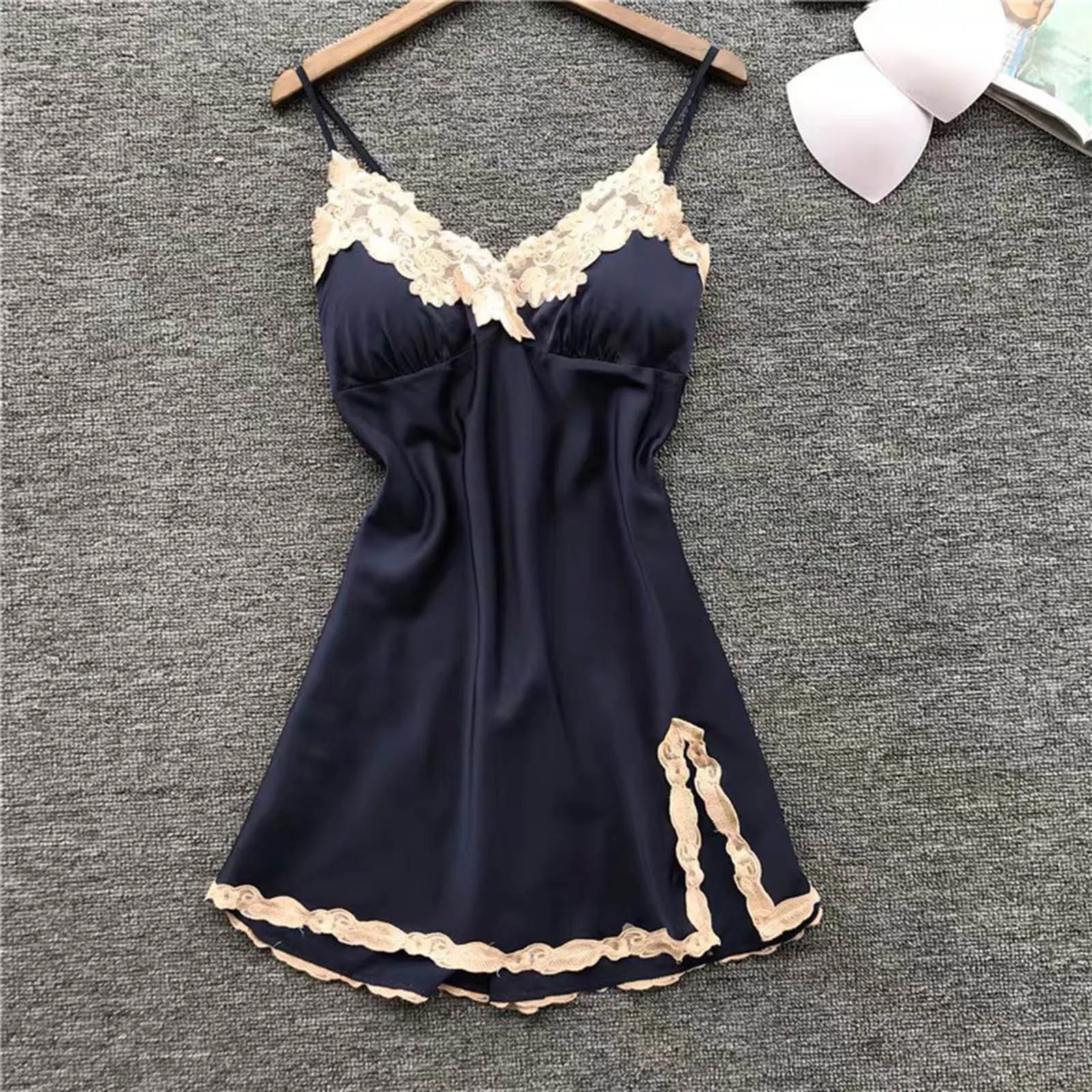 

Women Sleepwear Satin Lace Robe Nightdress Ladies Sexy Lingerie Nightgown Dresses Sleepshirts Homewear Slit Chest Pad Pajamas