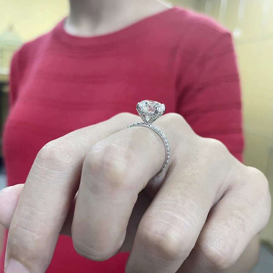 Рисунок 4 - Кольцо обручальное круглое с бриллиантом