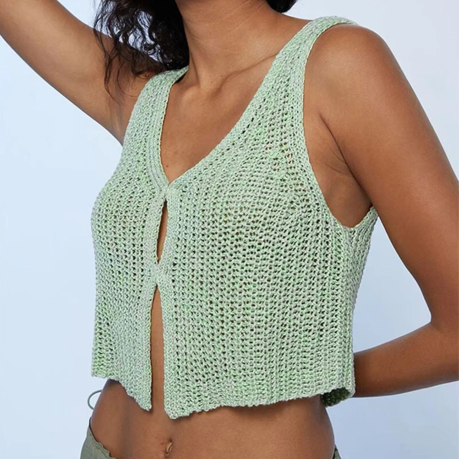 Женский укороченный вязаный топ на пуговицах