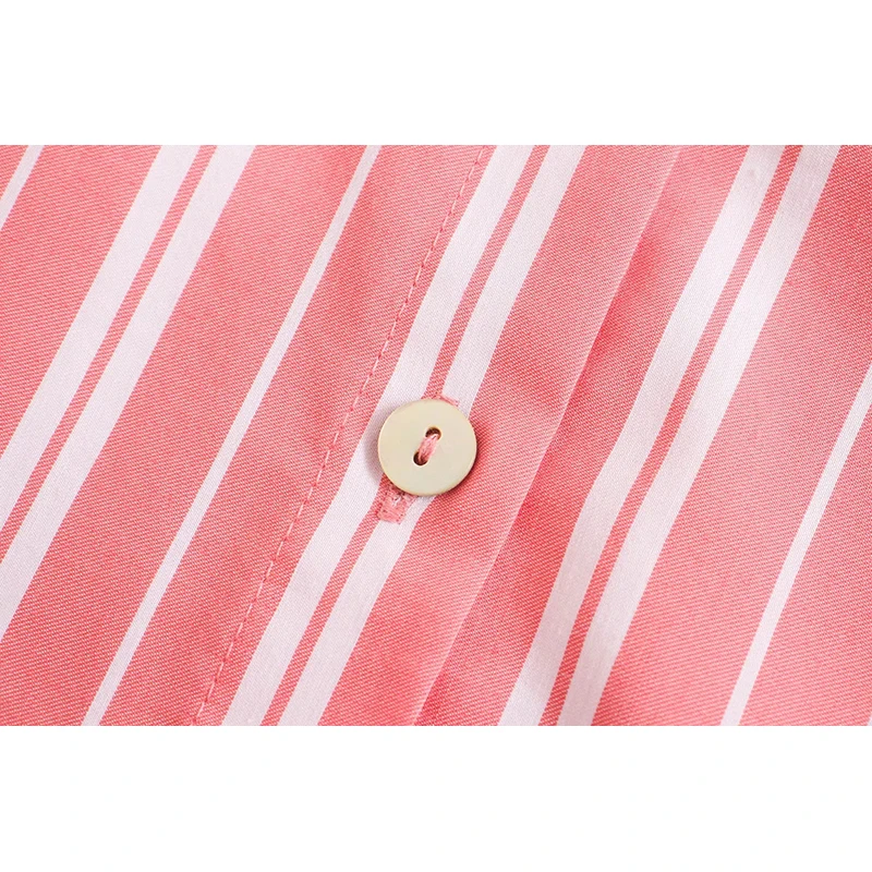 Женская рубашка с воротником лацканами и пуговицами