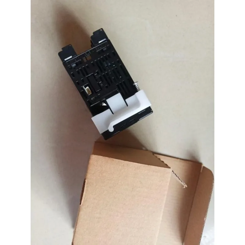 Стол термостата E5CN-R2MT-500 E5CN-Q2MT-500 E5CN-RT E5CN-QT R2T Q2T