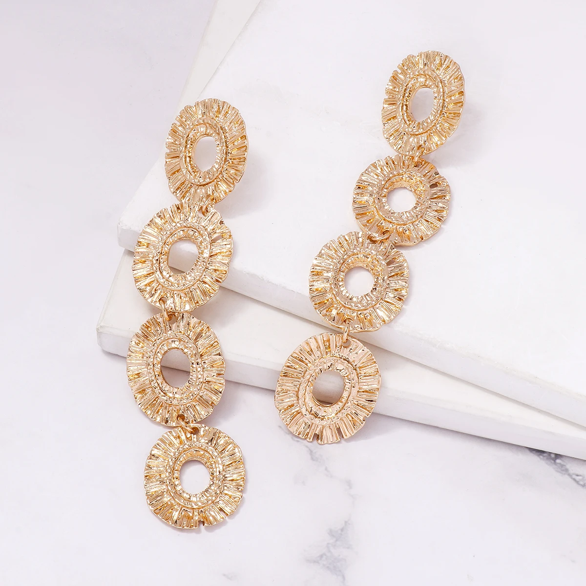 Винтажные золотые Многослойные овальные металлические длинные серьги-капли для