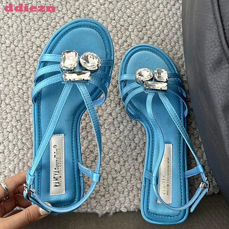 

Женские сандалии на плоской подошве, модель 2023 дюйма, повседневная Летняя обувь с круглым носком, элегантные гладиаторы, синие шлепанцы