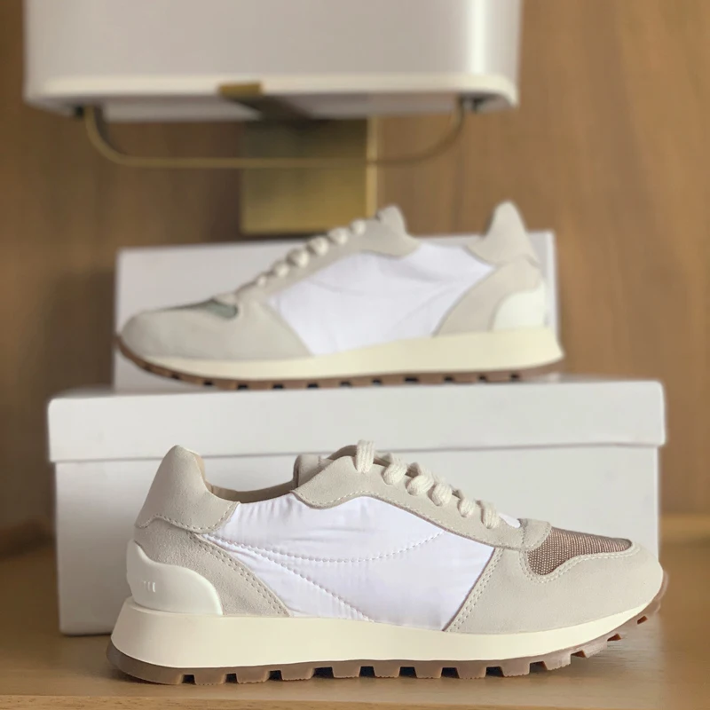 New casual sports shoes. The upper is made of imported cashmere  real silk. shoes for women sneakers