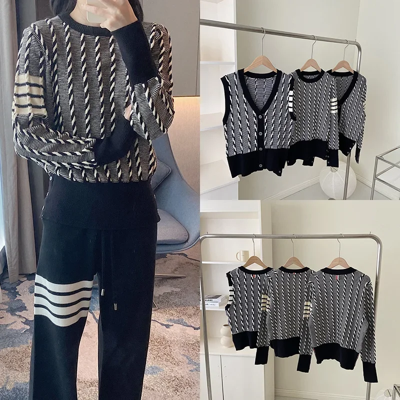 

High Quality Korean TB Style 2023 Autumn/Winter New TbV Neck Long Sleeve Knit Pullover Black and White Loose Top