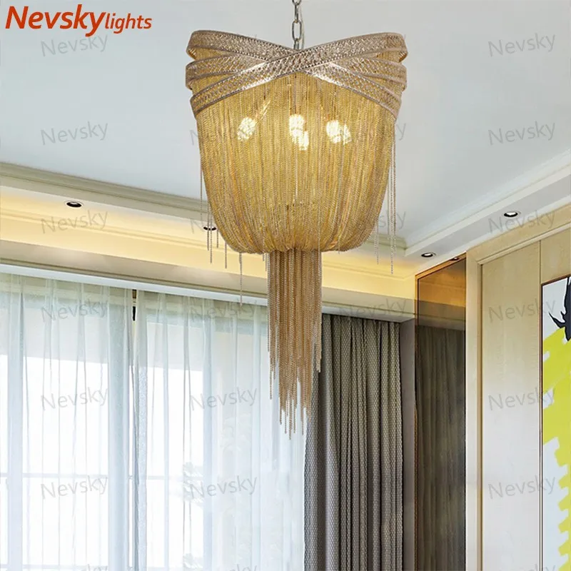 Люстра с цветными кисточками