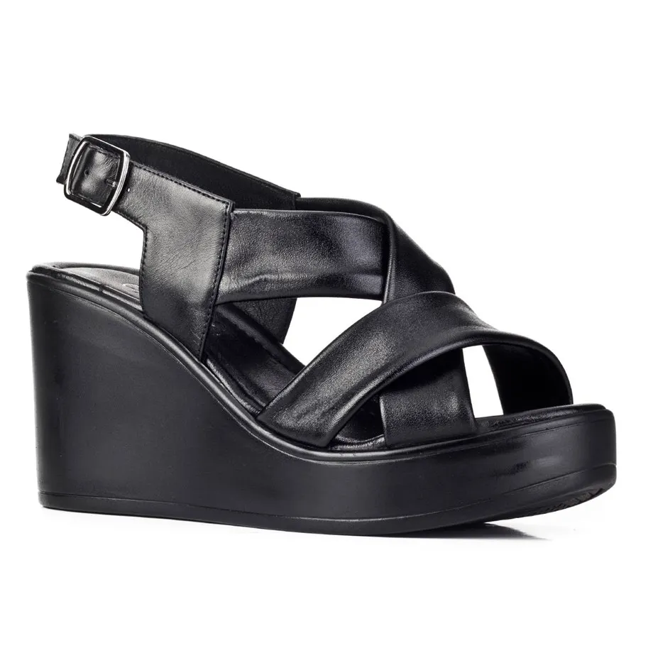 

Сандалии из натуральной кожи с ремешком на щиколотке