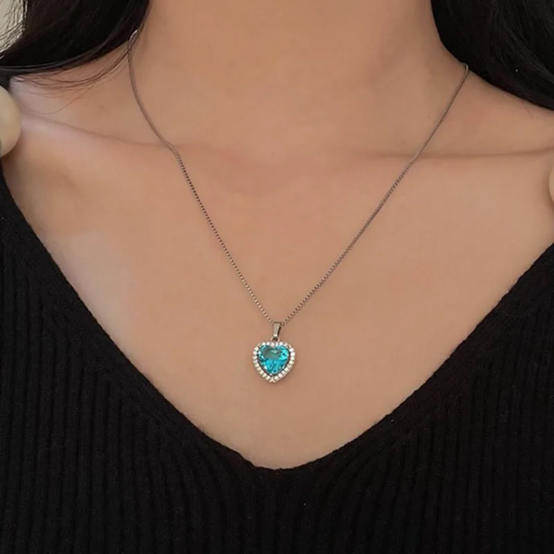 

French Zircon Micro-inlaid Heart Pendant Necklace Titanium Steel Clavicle Chain Necklaces New 2022