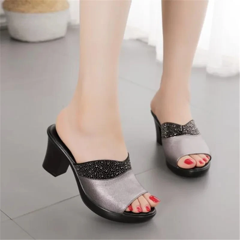 Сланцы женские из натуральной кожи сандалии на толстом каблуке Нескользящие с