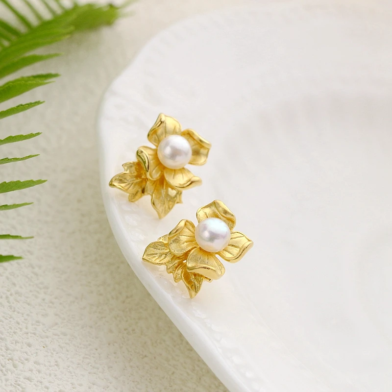 

Authentic 925 Sterling Silver Earring Fashion Petal Inlaid Natural Freshwater Pearl 18K Gold Plated Earring Jewelry Gift