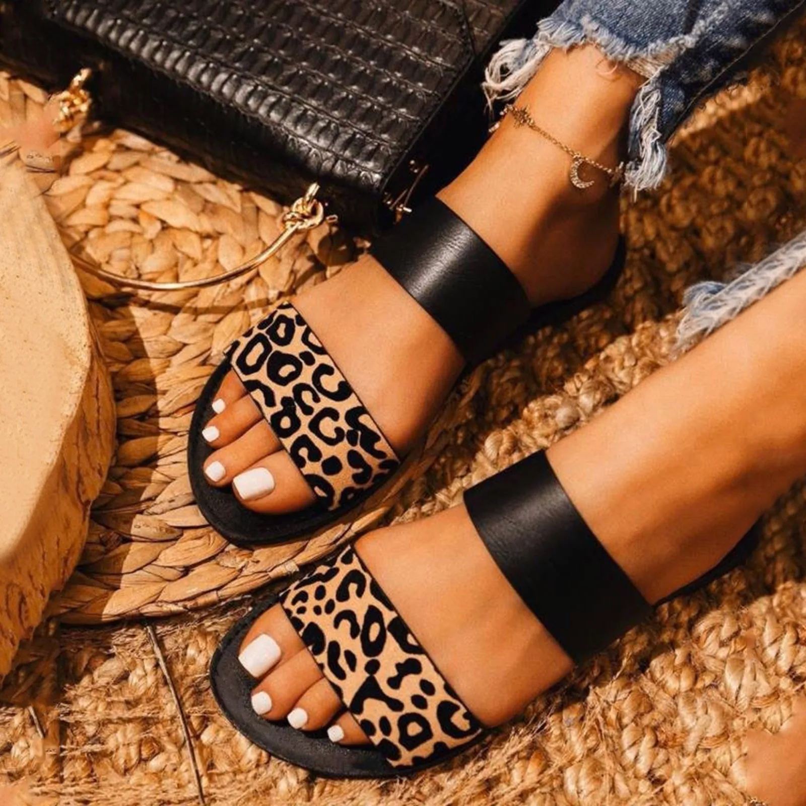 

Повседневная женская обувь, искусственная кожа, Леопардовый принт, сандалии на плоской подошве, повседневные роскошные женские летние санд...