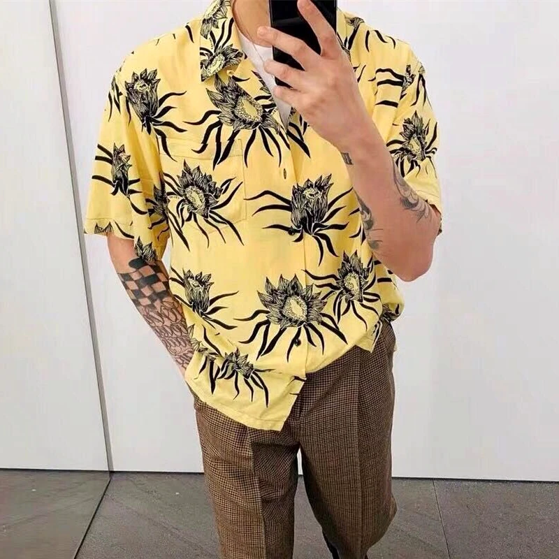 

2022 Summer Handsome Men Shirts Cute Japan Yellow Flower Couples Loose Button Up Shirt Beach Hawaii Oversized Short Sleeve Tops