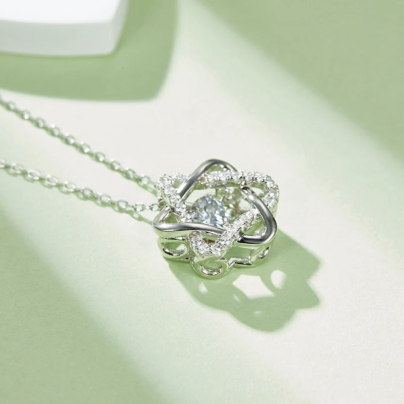 Женское колье из серебра 100% пробы с муассанитом и гексаграммой |