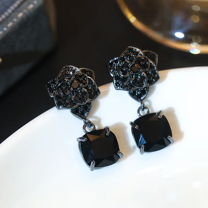 

Sexy Woman Black Flower Earrings 2023 New Trendy Zirconia Square Ear Stud Earrings Fashion Jewelry
