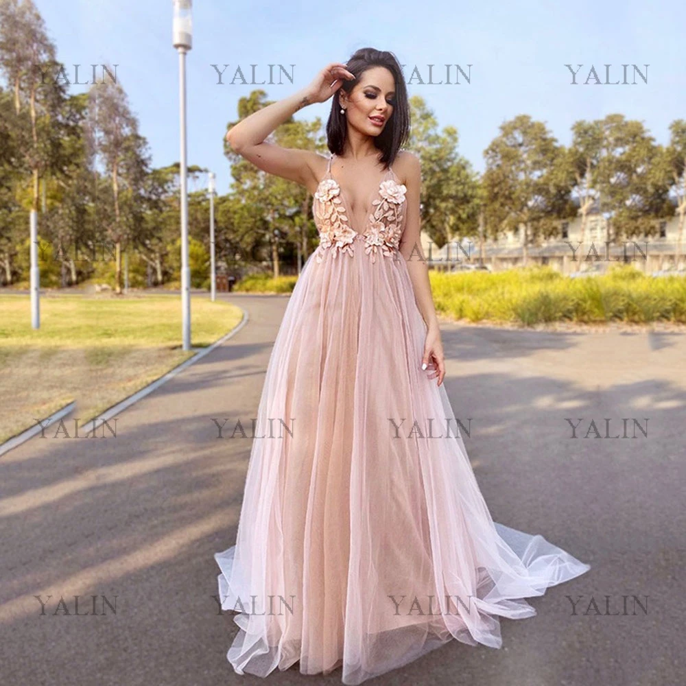 

YALIN Sexy Spaghetiti Straps Evening Dresses Sweep Train V-Neck 3D Flowers Appliques Tulle Prom Dress Long Backless Party Dress