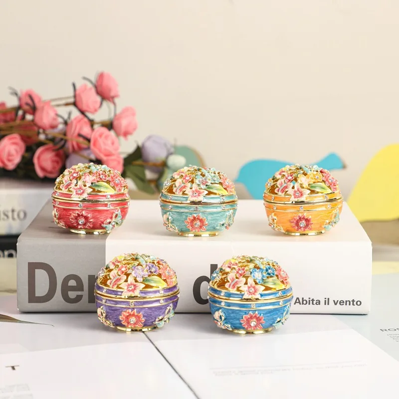 

European-style enamel color craft butterfly love flower hollow jewelry box alloy jewelry box wedding small gift wholesale