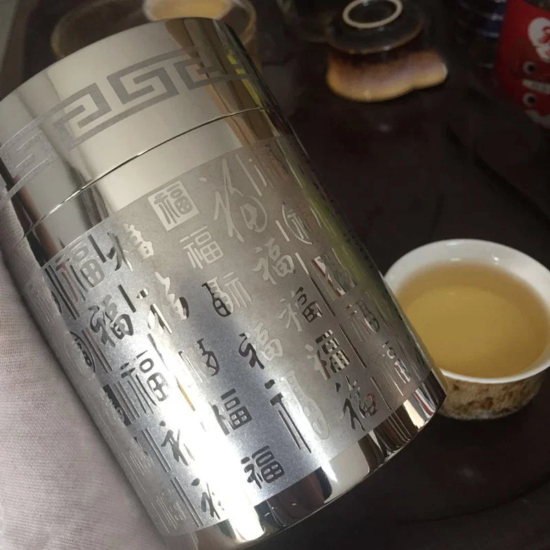 Контейнер для хранения в герметичном виде с титановым цилиндром