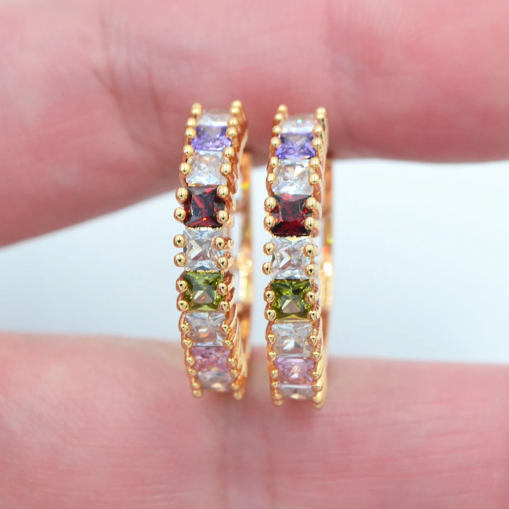 Модные золотистые серьги Huggie с белым и зеленым фианитом для женщин