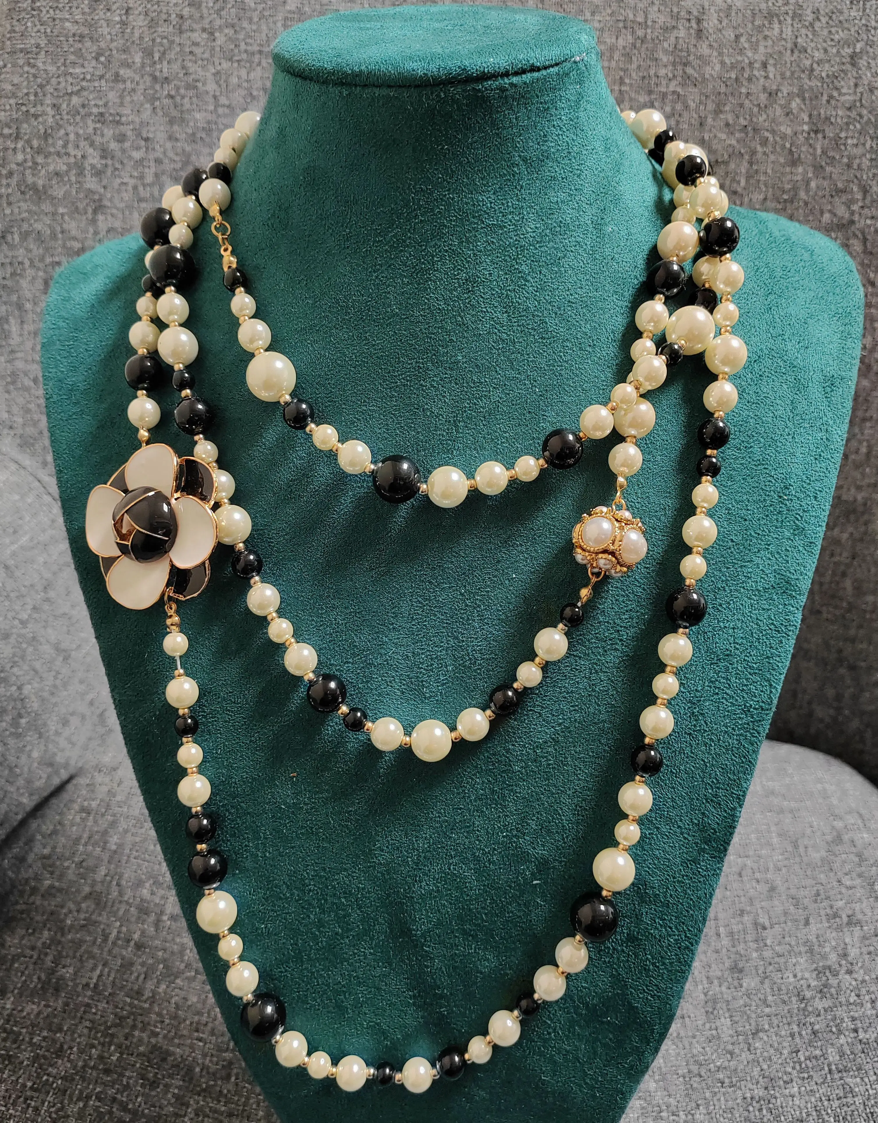 

Новая Длинная подвеска в виде камелии для женщин, украшение для свитера и вечеринки 2022