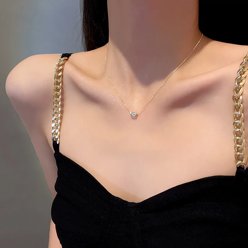 

Ins net red same style personality design sense crystal small pendant titanium steel necklace female fashion temperament super