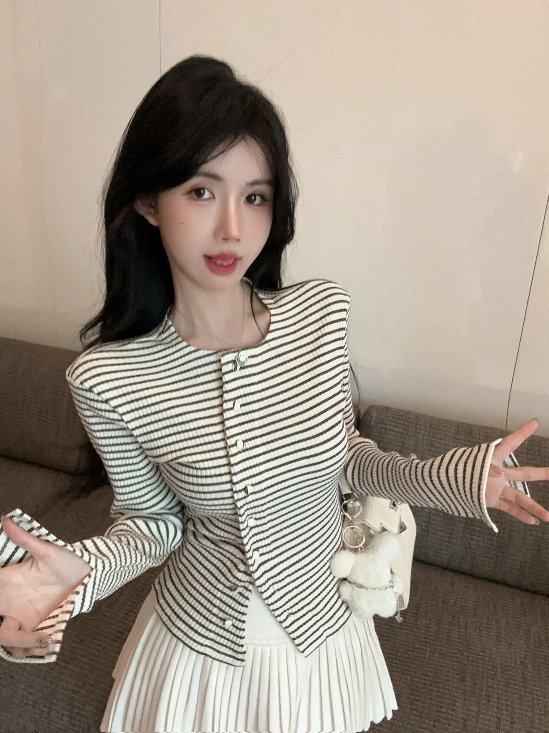 Вязаный кардиган в нерегулярную полоску. Женский осенне-зимний французский