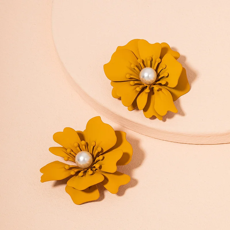 Женские серьги в виде цветка