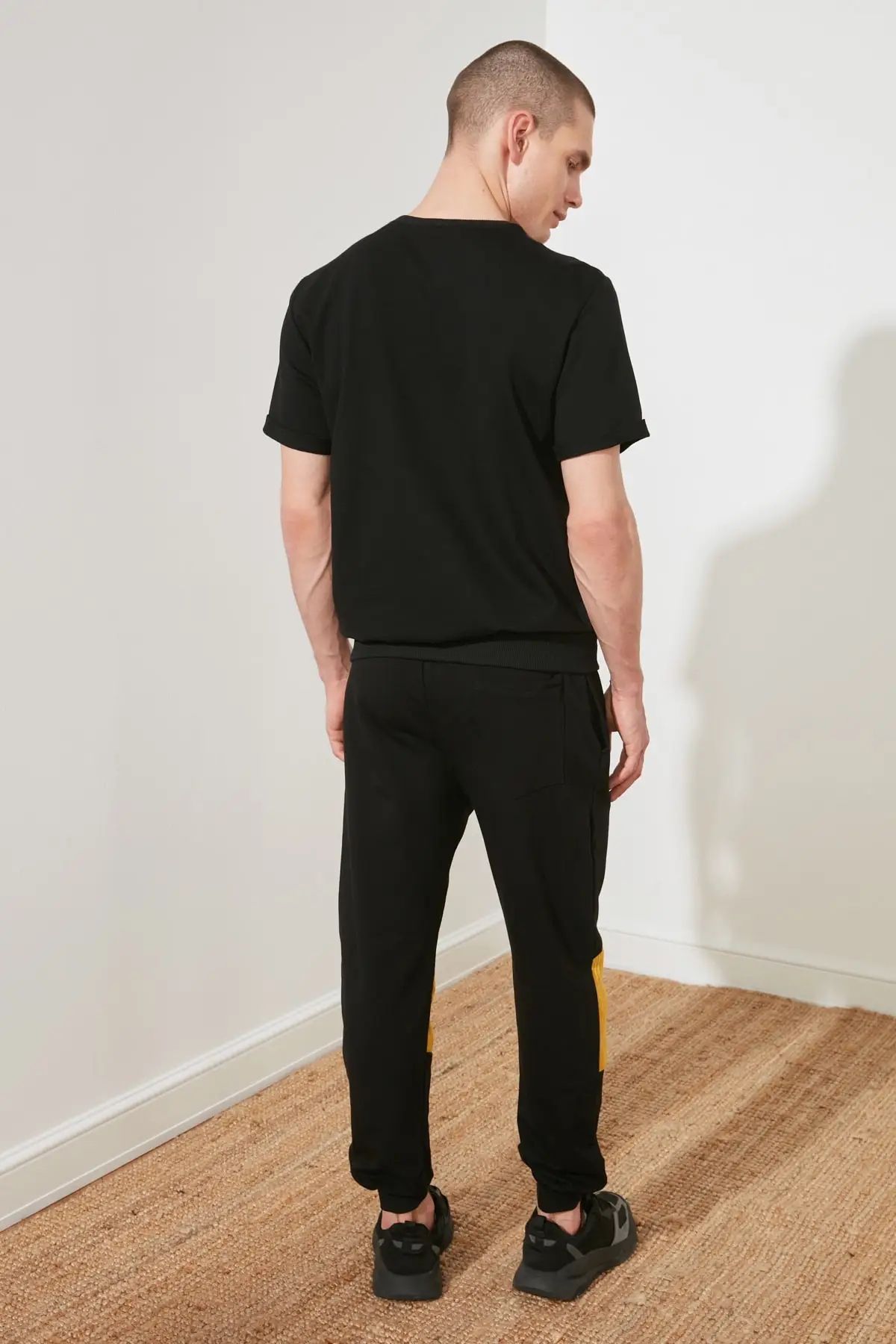 

Trendyol Mens Tracksuit Set TMNSS21EM0047