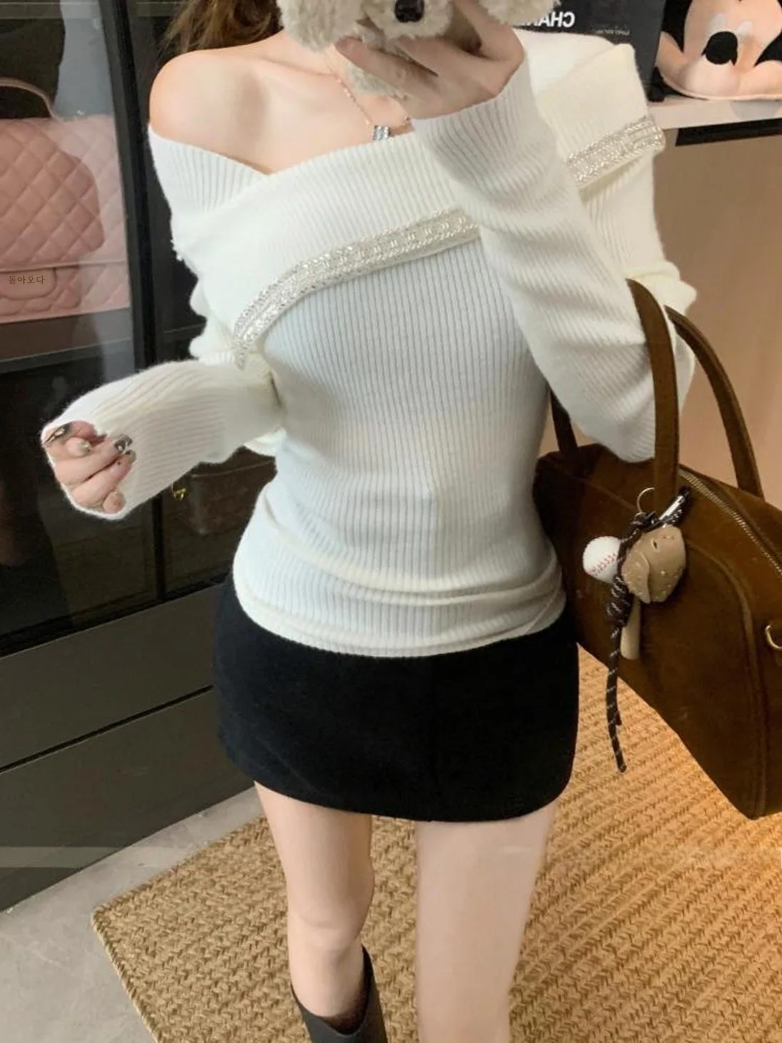 Miss Cacoli ~ топ с наклонными плечами зимний сексуальный темпераментный облегающий