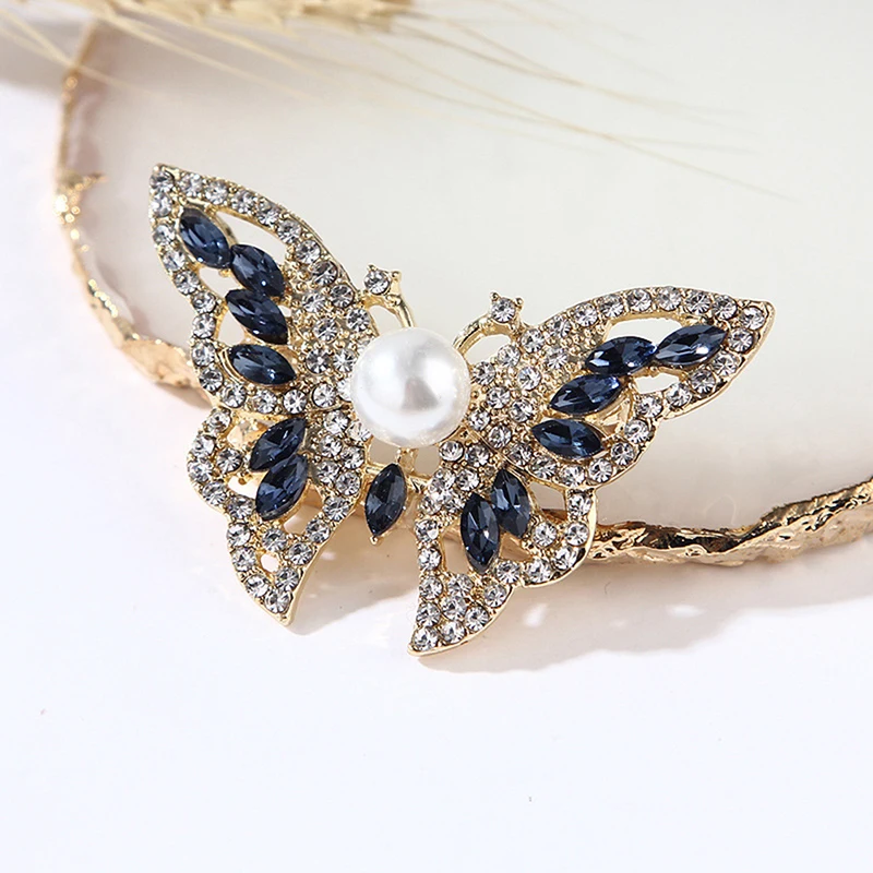 

Women Elegant Crystal Insect Brooch Pins Delicate Rhinestone Butterfly Brooches Fashion Wedding Party Jewelry Coat Accessories