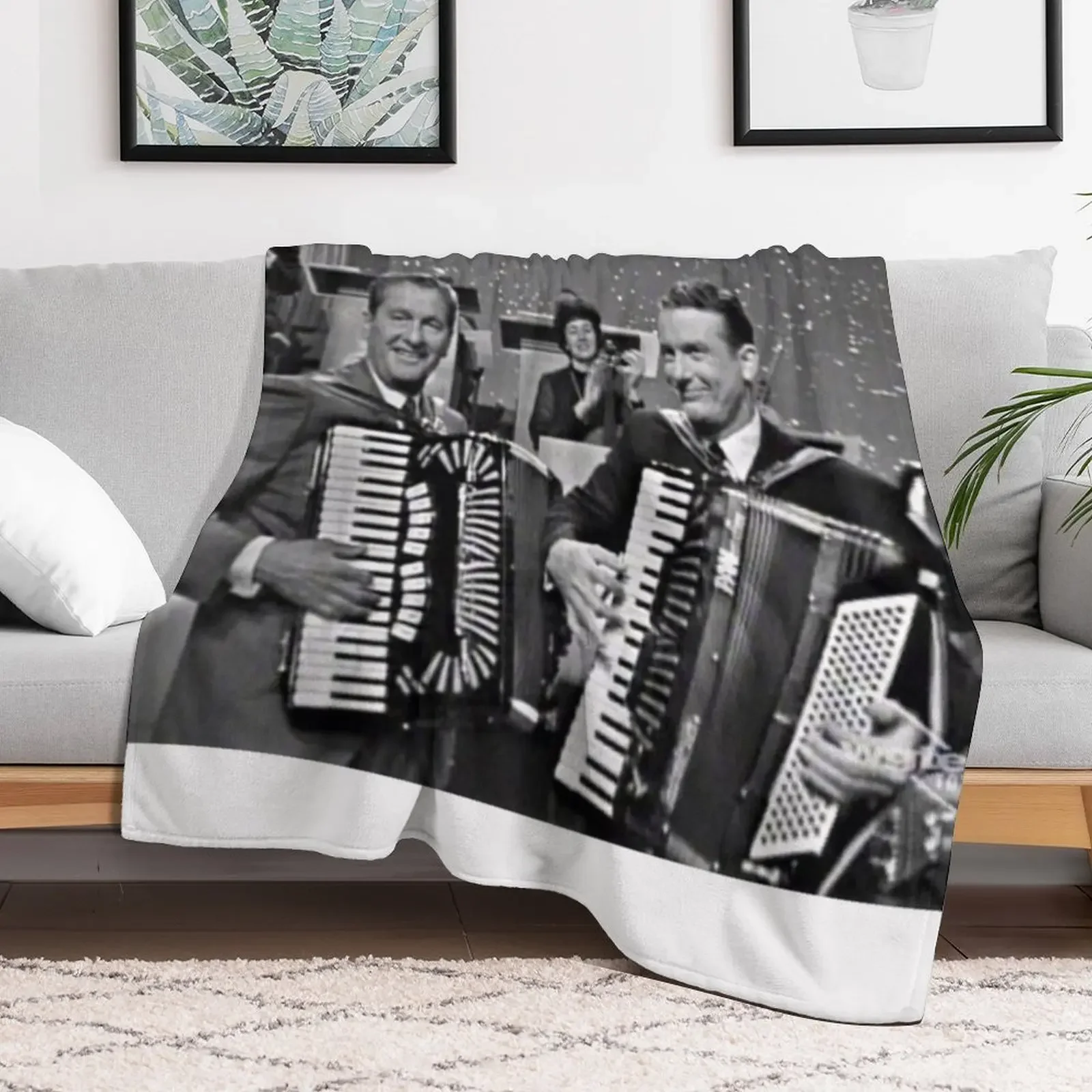 Фото Плед Lawrence Welk & Myron Floren, уютный плед из микрофибры для дома и спальни №2