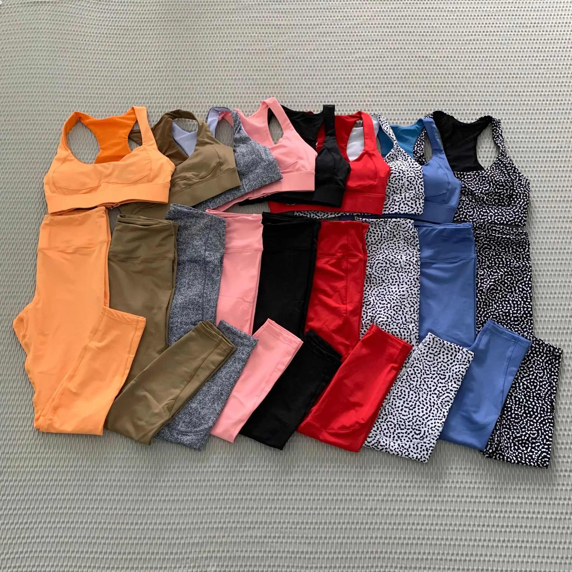 Спортивный женский комплект для занятий йогой с эффектом пуш-ап женская