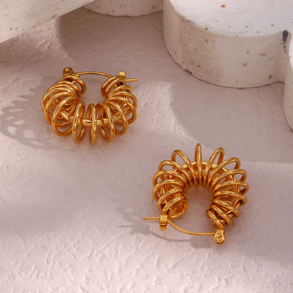 

2022 New Tarnish Free Waterproof Wire Wrapped Design Hollow Gold Hoop Earrings For Women 18K Gold Plated Stainless Steel Earring