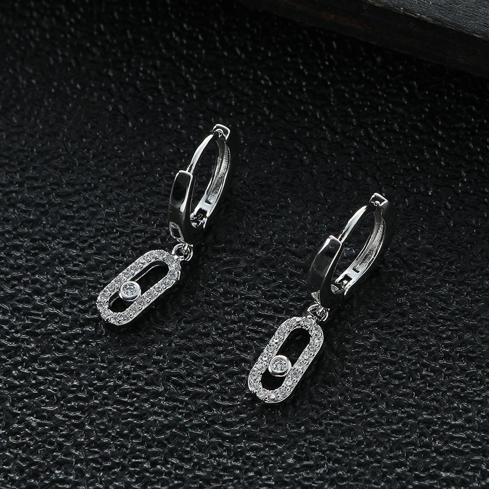 Женское обручальное кольцо с геометрическим узором и кубическим цирконием