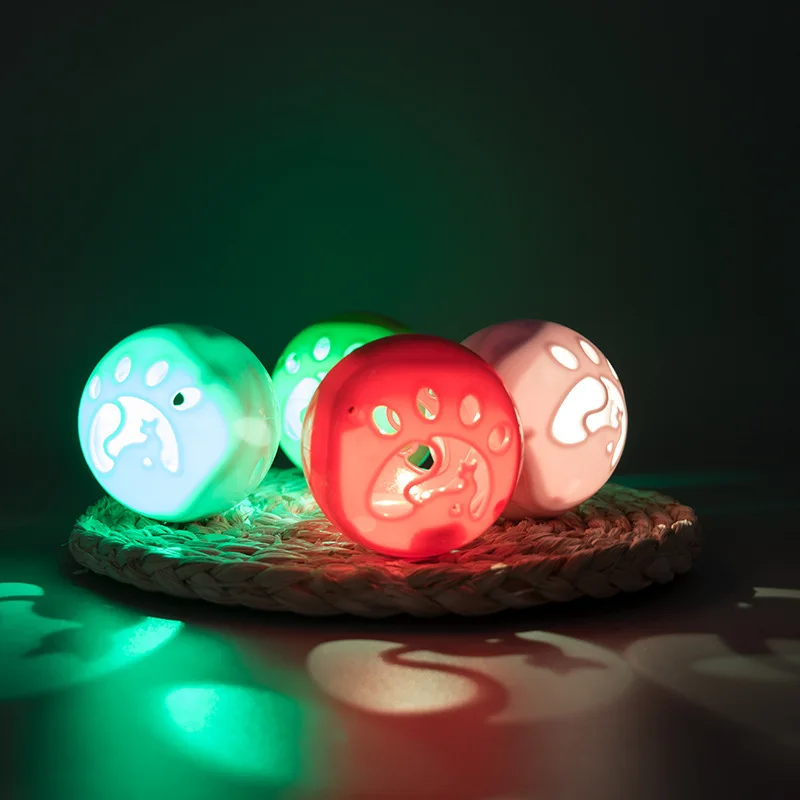 

Светящийся фотошар для домашних животных, забавная игрушка для кошек, самостоятельная игра с звуком, мигающий вращающийся Колокольчик для кошек с голосом, четыре цвета, Веселая игра