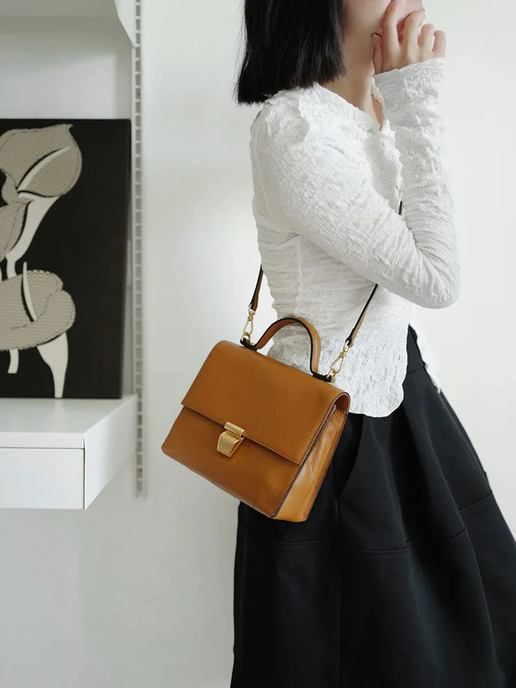 Trendy, fashionable, minimalist, and elegant doctor's bag, classic and versatile crossbody handbag, genuine leather shoulder bag