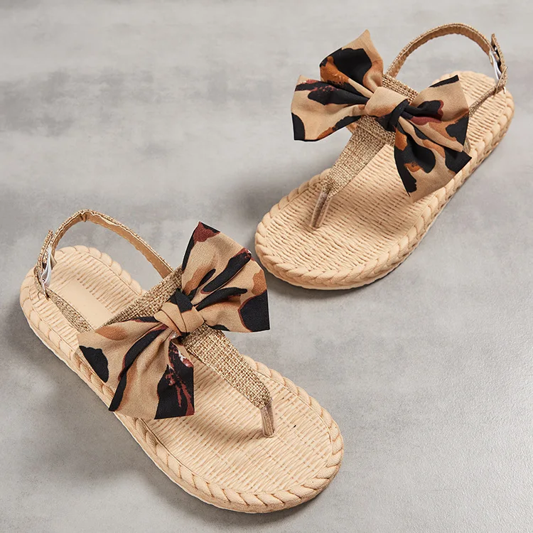 Сандалии с ремешками. Удобная женская обувь. Летние шлепанцы на каблуке большого