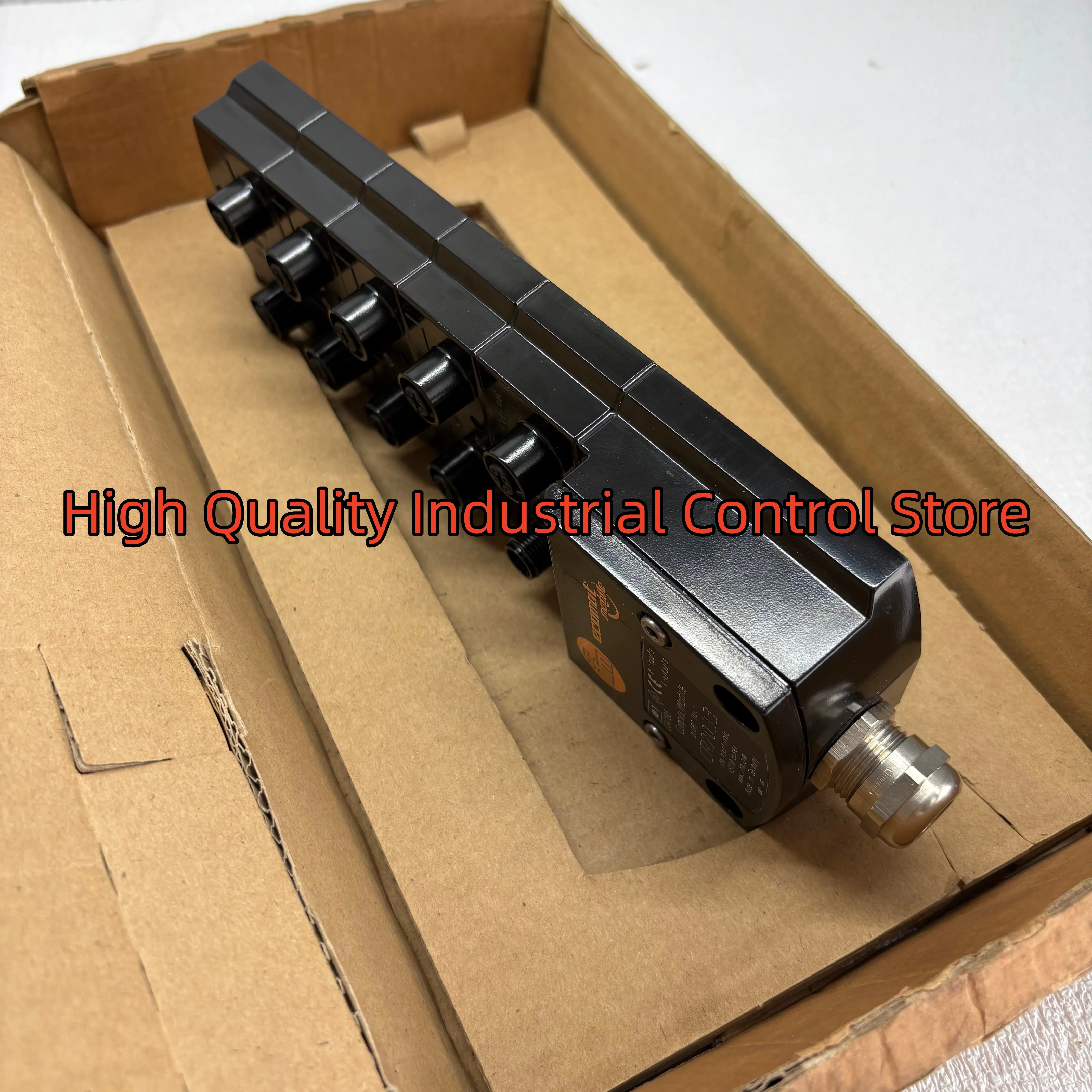 Фото Новый модуль CR2033 R360/METAL-MODULE/I/8/O/4 в коробке №4