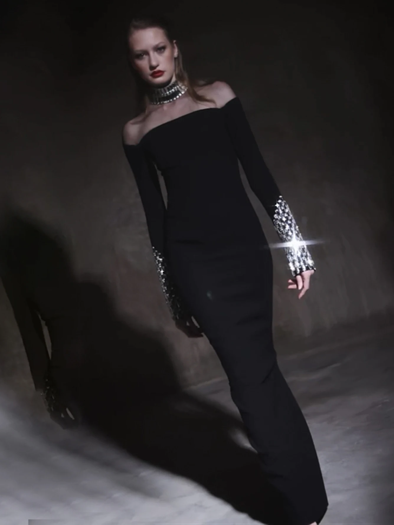 Женское платье-макси с длинным рукавом черное облегающее Сетчатое платье