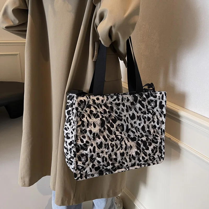 Женская леопардовая модная сумка на плечо большая вместительная мягкая через