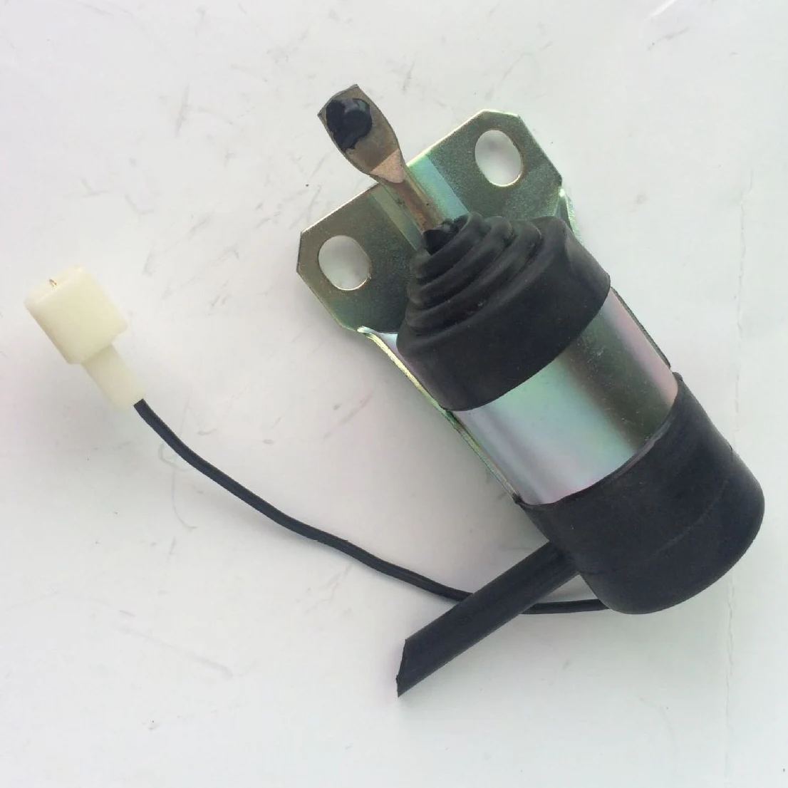 Электромагнитный клапан запорного отключения топлива 12 В 15471-60010 Для Kubota Z482 D722-E3B