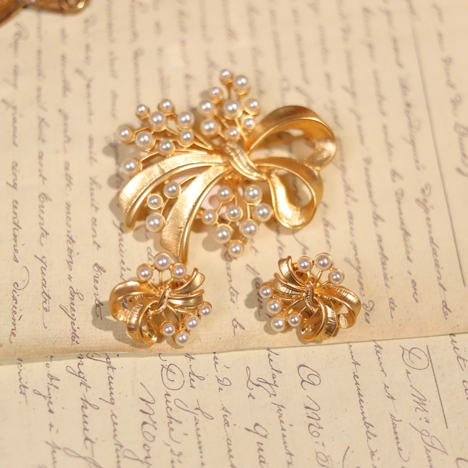 

Medieval Heavy Industry [Ribbon Bow Tie] Breast Flower Accessories New Retro High Grade Temperament Brooch