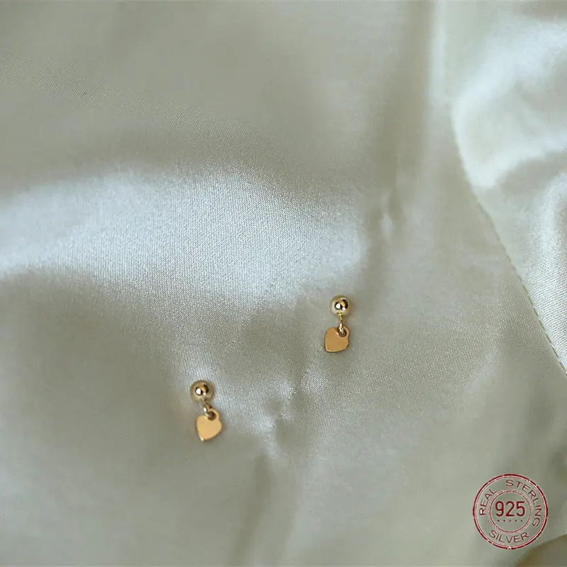 

Женские серьги-гвоздики из серебра 925 пробы, с сердечками