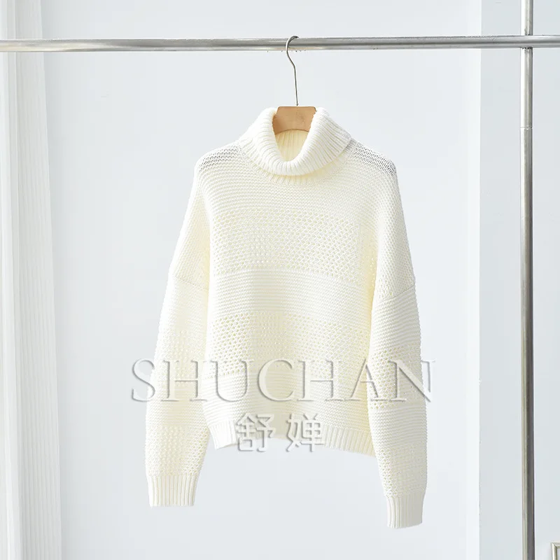 Рисунок 5 - Женский свитер-водолазка с вырезами