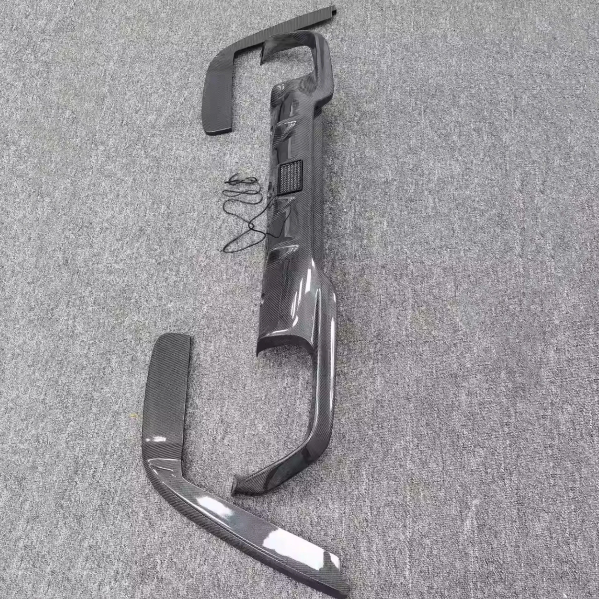 Новая стильная задняя губа из углеродного волокна с лампой для BMW M8