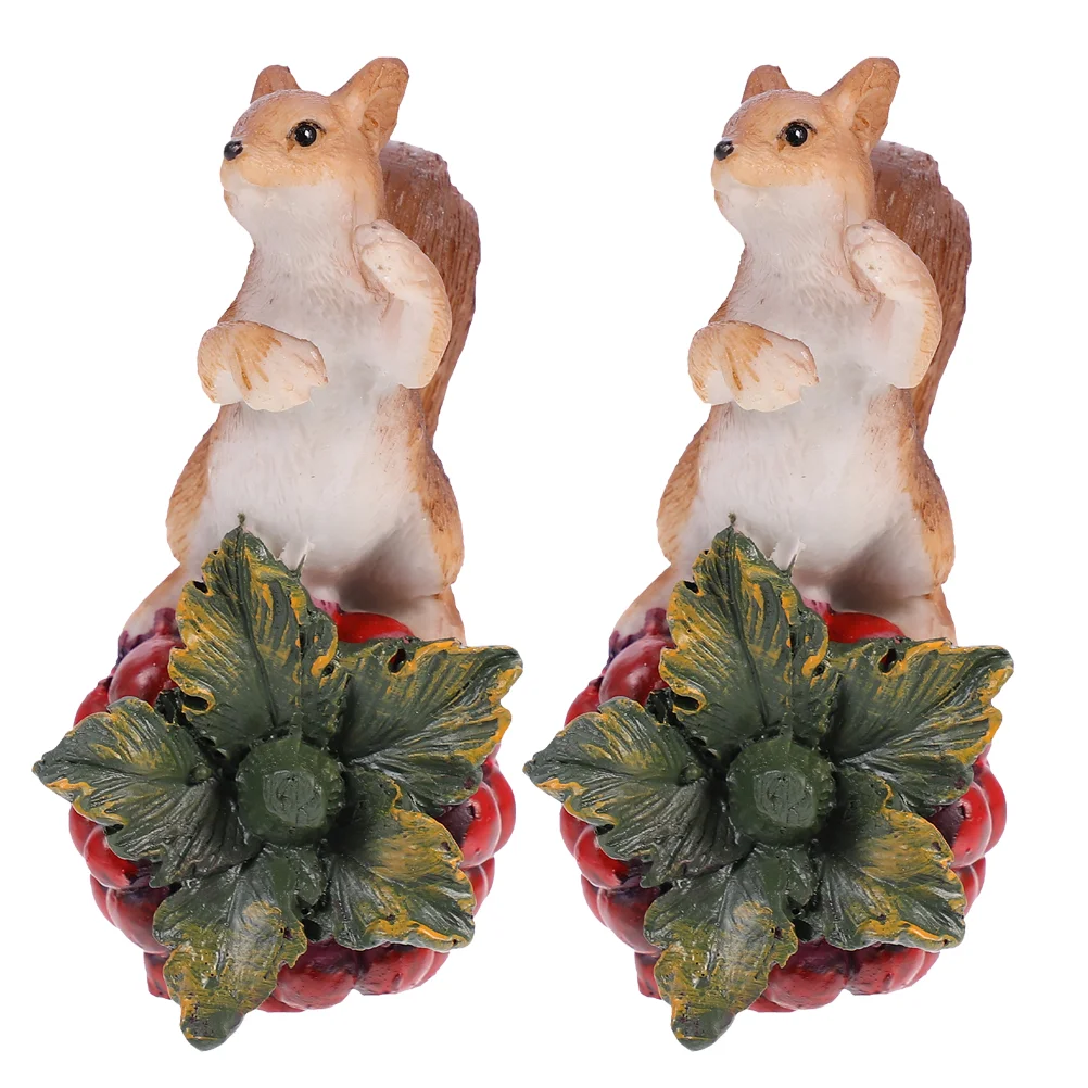 

2pcs Vivid Squirrel Figurine Adornment Resin Craft Fashion Desktop Ornament