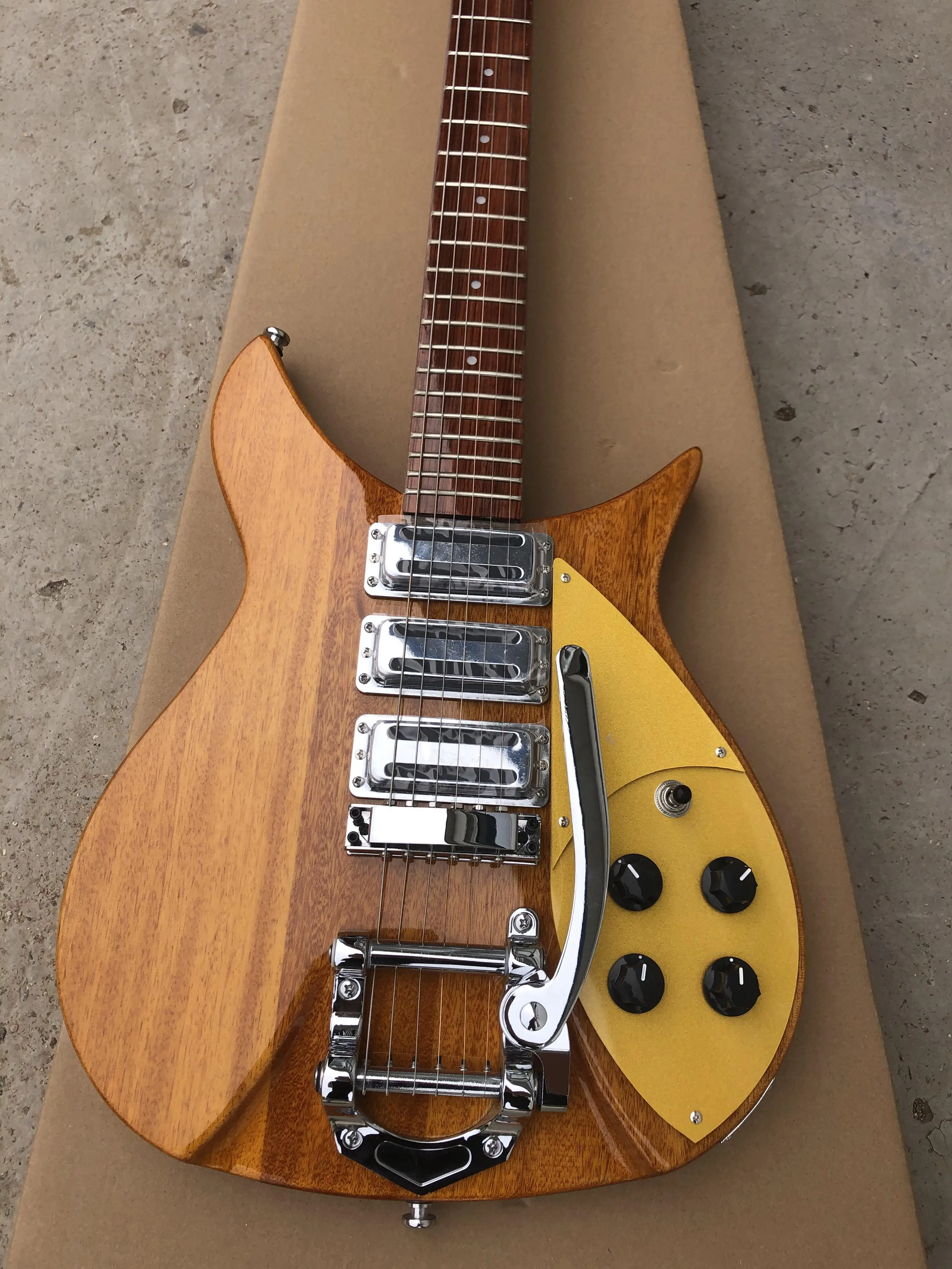 Электрогитара Ricken 325 натуральный прозрачный глянцевый цвет 3 звукоснимателя 6