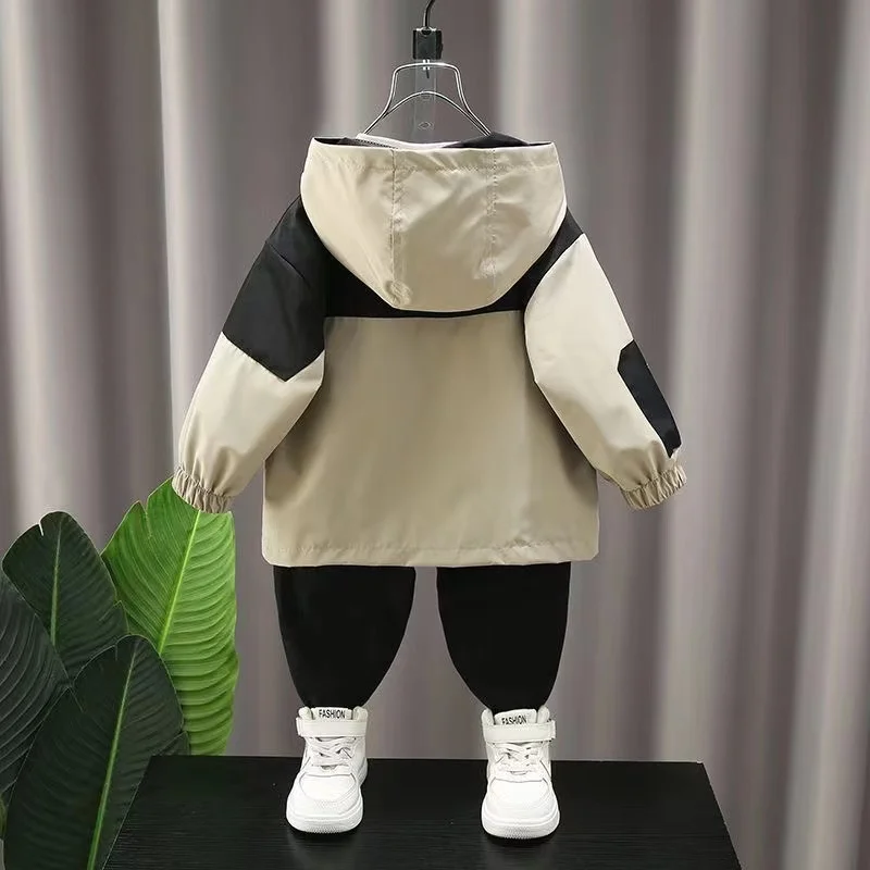 Ветрозащитная куртка для мальчиков