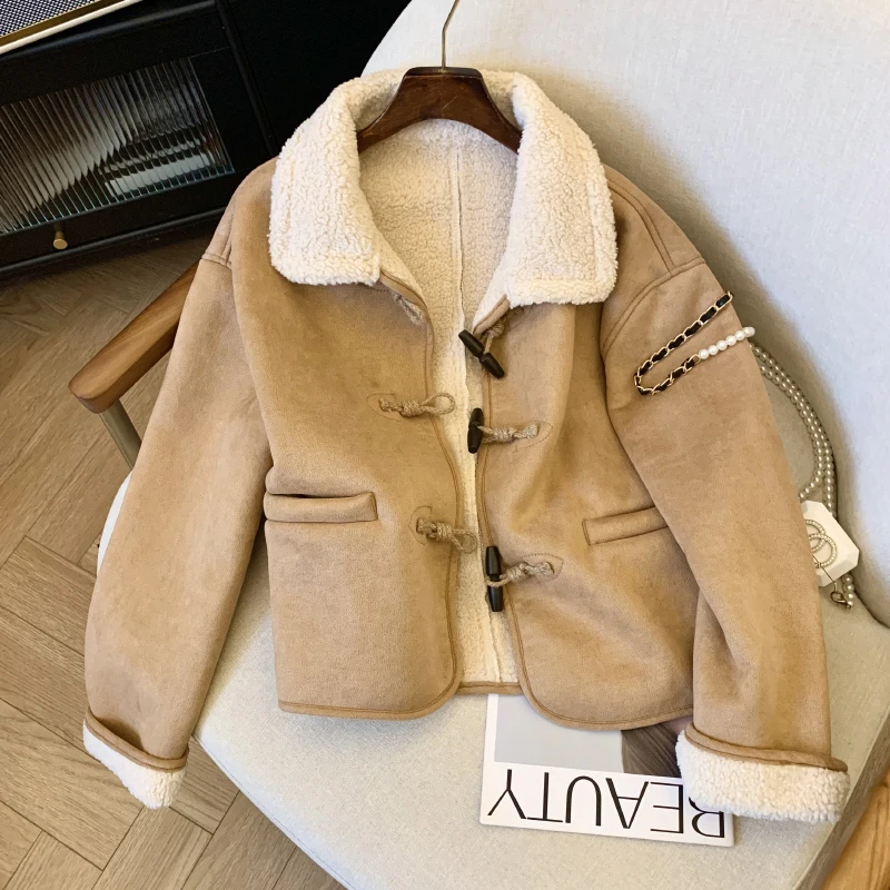 Женская демисезонная куртка из овечьей шерсти