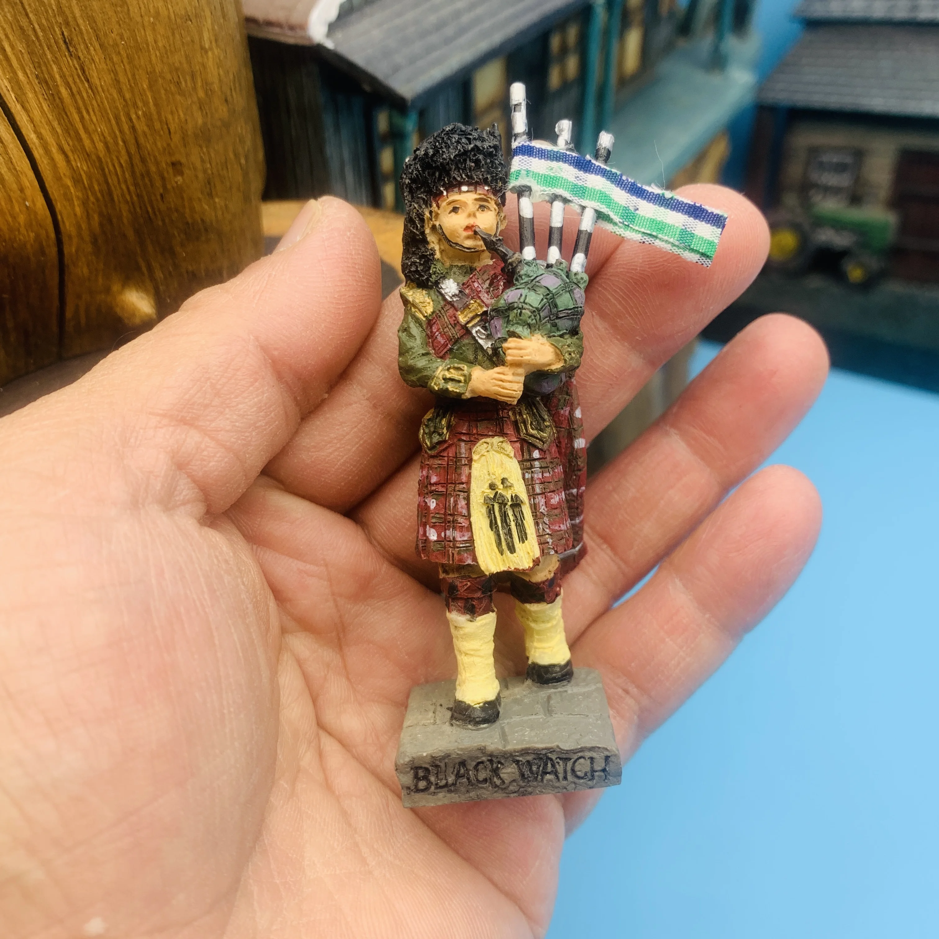 Миниатюрные статуи волынщика из смолы