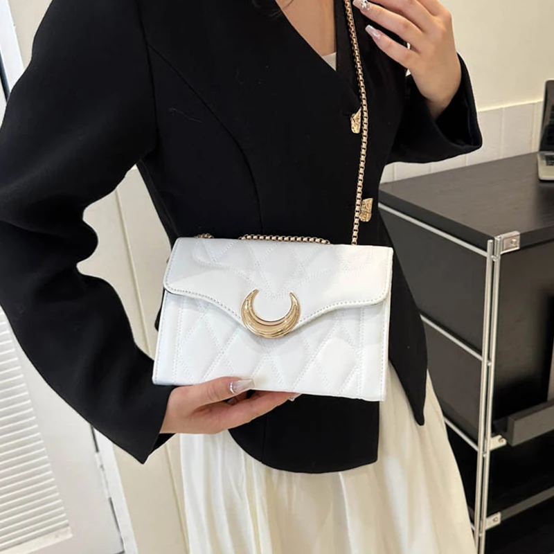 

2024 маленькая сумка-мессенджер с кисточкой для женщин, трендовая Женская сумка через плечо с вышивкой для камеры, модная женская сумка через плечо с цепочкой